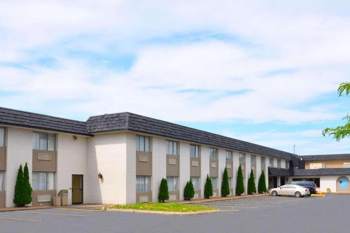 Avalon Inn Sandusky Exterior foto